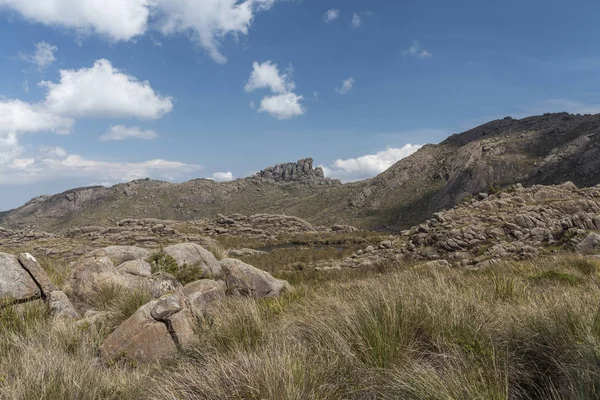 Nádherná krajina Skalnatých hor v parku Itatiaia, Rio de — Stock fotografie