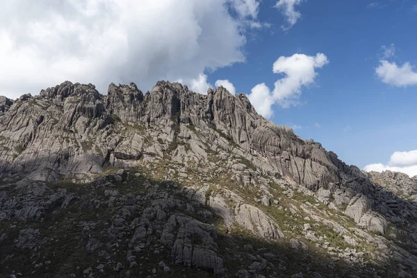 Nádherná krajina Skalnatých hor v parku Itatiaia, Rio de — Stock fotografie