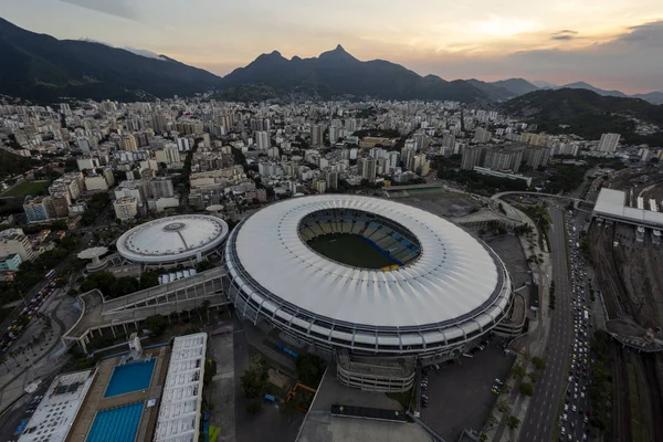Rio helikopter uçuşu sırasında Maracana Stadyumu havadan görünümü — Stok fotoğraf