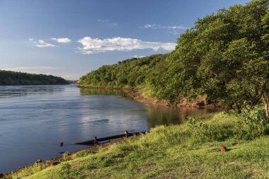 Foz do Iguaçu, Para'daki Parana Nehri'ne güzel manzara manzarası