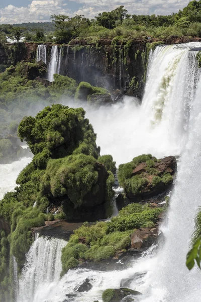 Vackert landskap av stora vattenfall på Green Atlantic rainf — Stockfoto