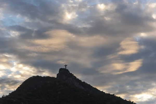 Статуя Христа Спасителя над горой Корковадо в Рио-де-Жаней — стоковое фото