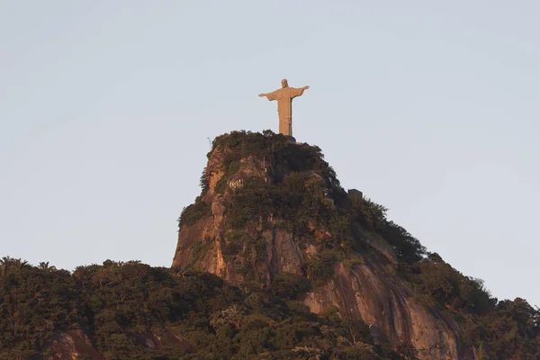 Estatua de Cristo Redentor sobre la Corcova de la Selva Atlántica — Foto de Stock