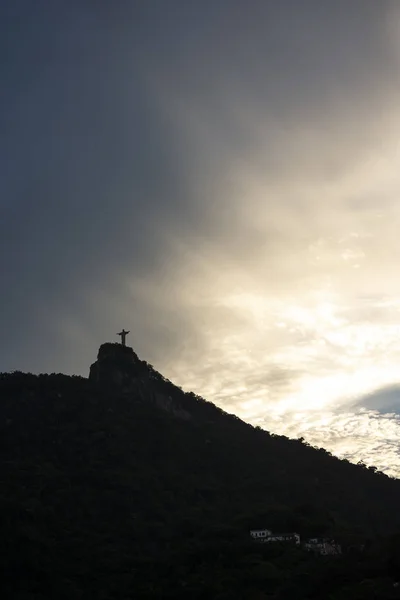 Christus der Erlöser mit schönen Wolken, Rio de Janeiro, Brasilien — Stockfoto