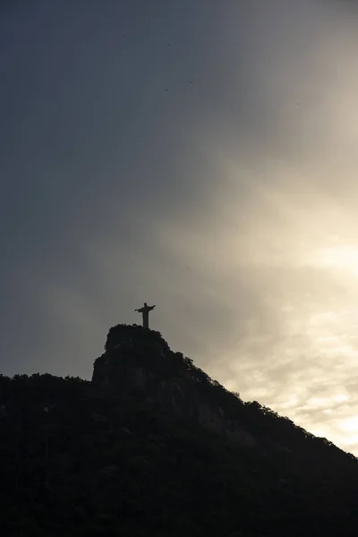 Chrystus odkupiciel z pięknymi chmurami, Rio de Janeiro, Brazi — Zdjęcie stockowe