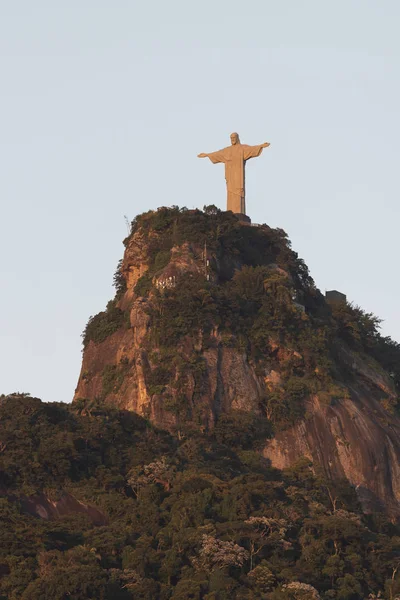 Atlantik Yağmur Ormanları Corcova tepesinde Kurtarıcı İsa Heykeli