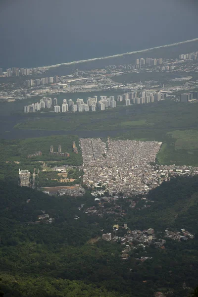 Kilátás bico do Papagaio a Rio Das Pedras nyomornegyed zöld terület — Stock Fotó