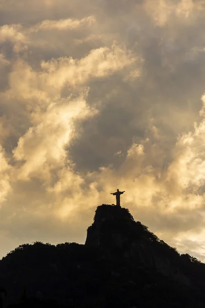 Cristo Redentor heykeli üzerinde güzel bir günbatımı, Rio de Janeiro, Br. — Stok fotoğraf