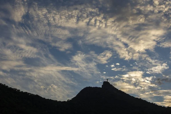 Vista para Cristo Redentor durante o pôr do sol no Rio de Janeiro, Brasil — Fotografia de Stock