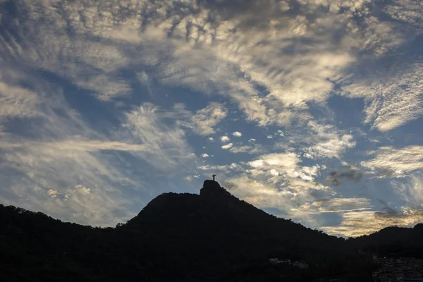 Vista para Cristo Redentor durante o pôr do sol no Rio de Janeiro, Brasil — Fotografia de Stock