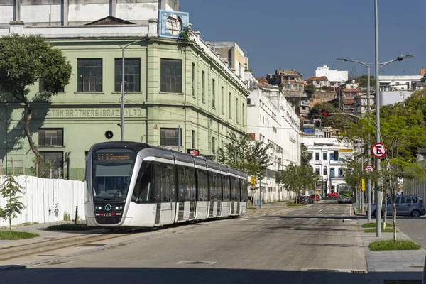 Öffentliche Verkehrsmittel vlt Straßenbahn in der Innenstadt von Rio de Janeiro — Stockfoto