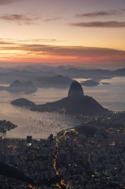 Sugar Loaf Dağı 'nın güzel manzarası İsa' dan görüldü. 