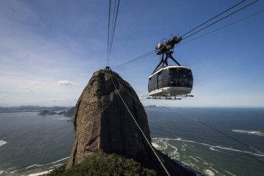 Sugar Loaf dağından teleferiğe kadar çok güzel bir manzara var.
