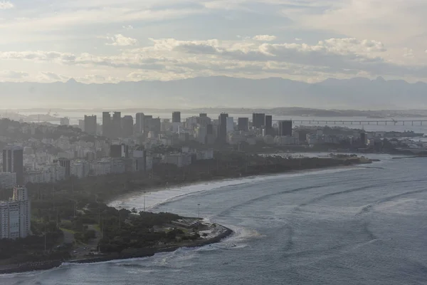 Bella vista da Sugar Loaf al centro della zona e dell'oceano — Foto Stock