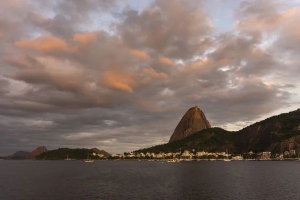 Krásný Výhled Západ Slunce Růžovými Oranžovými Mraky Rio Janeiro Brazílie — Stock fotografie