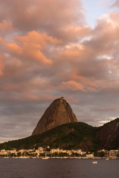 Rio Janeiro Brezilya Pembe Turuncu Bulutlu Sugar Loaf Dağı Güzel — Stok fotoğraf