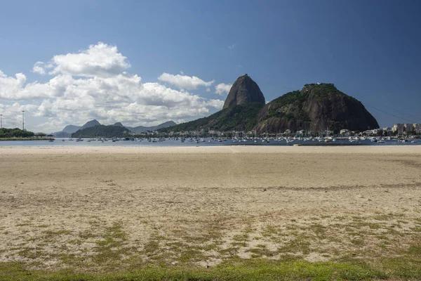 Beautiful View Sugar Loaf Mountain Empty Beach Sunny Day Covid — Stock Photo, Image
