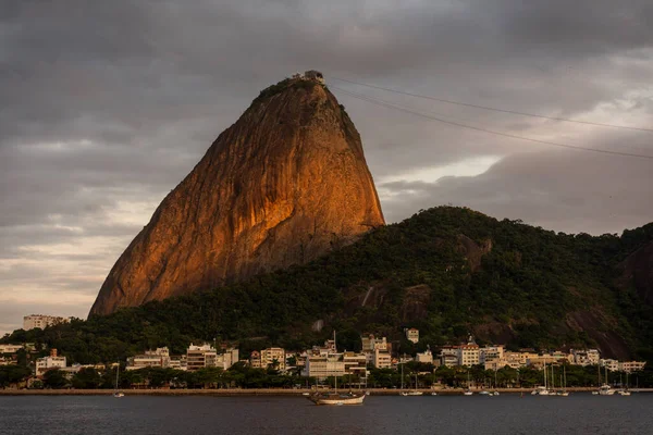 Krásný Výhled Západ Slunce Svítí Horu Sugar Loaf Rio Janeiro — Stock fotografie