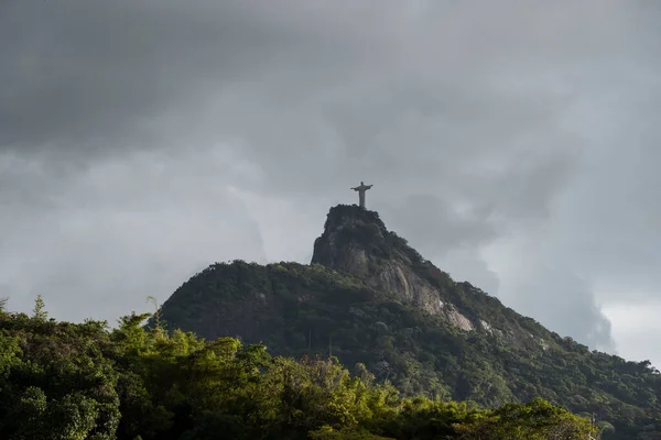 Bella Veduta Cristo Redentore Statua Sulla Cima Verde Delle Montagne — Foto Stock