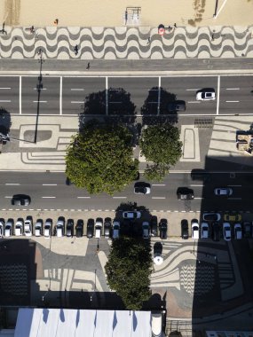 Rio de Janeiro, Brezilya 'daki Copacabana plaj kaldırımına güzel bir hava manzarası