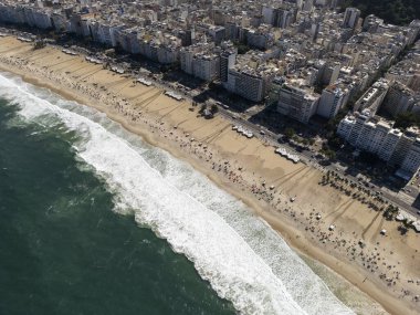 Rio de Janeiro, Brezilya 'daki Copacabana Sahili' ne güzel bir hava manzarası