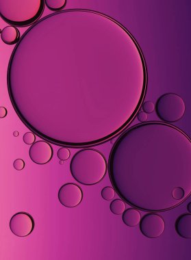 Beyaz arka planda, Closeup kollajen emülsiyon suda izole petrol kabarcık. Resimde. Altın Serum damlacıkları.