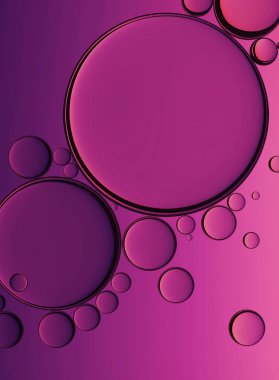 Beyaz arka planda, Closeup kollajen emülsiyon suda izole petrol kabarcık. Resimde. Altın Serum damlacıkları.