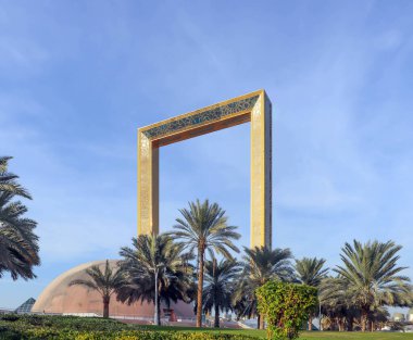 Dubai, BAE 25 Aralık 2018 Şehir Arkaplanı. BAE. Dubai Frame perspektifi. Birleşik Arap Emirlikleri 'nin ünlü simgesi.