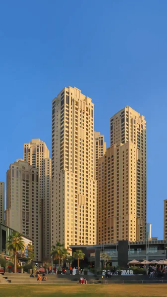 Dubai, Uae 25 Δεκεμβρίου 2018 Ντουμπάι ξενοδοχεία την καλοκαιρινή μέρα. — Φωτογραφία Αρχείου