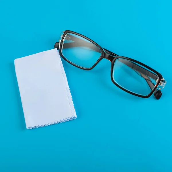 Sonra gözlük arıyorum anlamına gelir. Mikrofiber gözlük için.