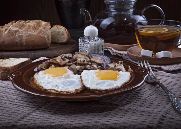 Gebakken Champignons Met Roerei — Stockfoto