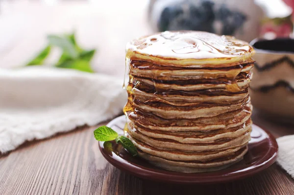 Deliciosos panqueques para el desayuno. — Foto de Stock