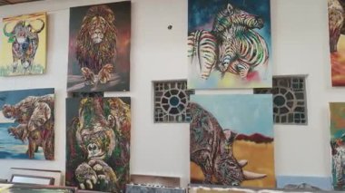 Farklı sanat galerilerinin güzel bir fotoğrafı.