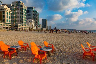 Tel Aviv, İsrail, 7 Ağustos 2016 - plaj Tel Aviv akşam güneşi