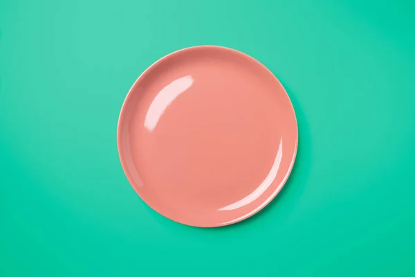 Σκούρο Pοζέ Παστέλ Χρωματιστό Πιάτο Συμπληρωματικές Πράσινο Φόντο Pop Art — Φωτογραφία Αρχείου