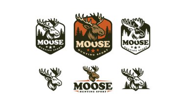 Geyik başlı vahşi hayvan av sporu ve macera için orman geçmişe dönük rozet vektör tasarımı ayarlandı. Geyik boynuzu arması illüstrasyon vektör logosu koleksiyonu avcı ve açık hava için