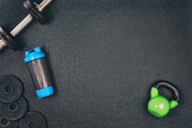 Fitness veya vücut geliştirme arka plan. Spor salonu zemin, halter ana sayfa görünümü