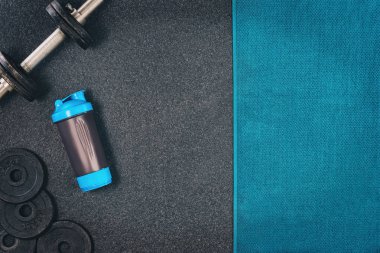 Fitness veya vücut geliştirme arka plan. Spor salonu zemin, halter ana sayfa görünümü