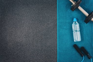 Fitness veya vücut geliştirme arka plan. Spor salonu zemin, halter ana sayfa görünümü