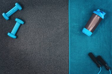 Fitness veya vücut geliştirme arka plan. Spor salonu zemin, halter ana sayfa görünümü