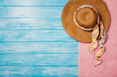 İskele plaja üstten görünüm yakın. Arka plan kopya alanı ile