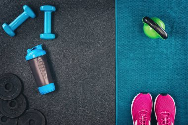 Fitness veya vücut geliştirme arka plan. Spor salonu zemin, halter ana sayfa görünümü
