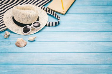 İskele plaja üstten görünüm yakın. Arka plan kopya alanı ile