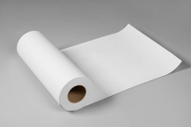 Boş beyaz kağıt ruloları gri arka planda yalıtılmış mockup