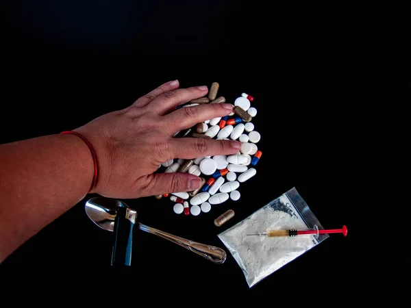 Una Persona Che Cattura Con Loro Pillole Mani Diverse Dimensioni — Foto Stock
