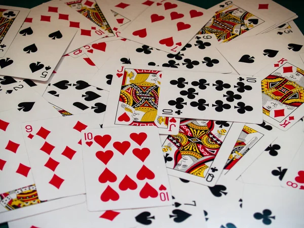 Baralho Cartas Poker Num Tapete Verde — Fotografia de Stock