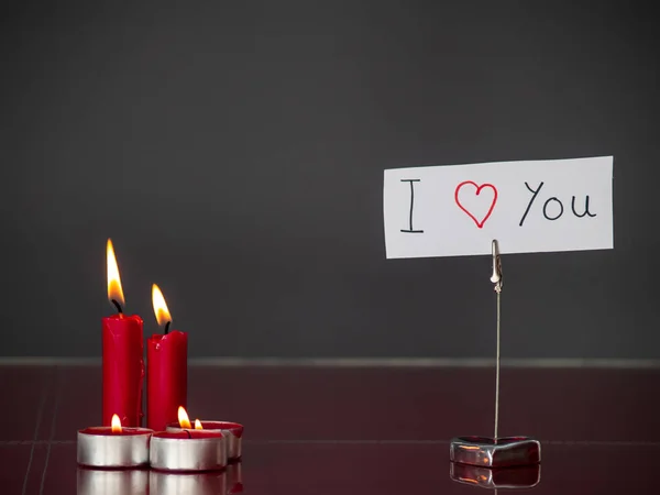Концепція Кохання Червоні Свічки Запалені Серцеподібний Тримач Текстом Який Люблю — стокове фото