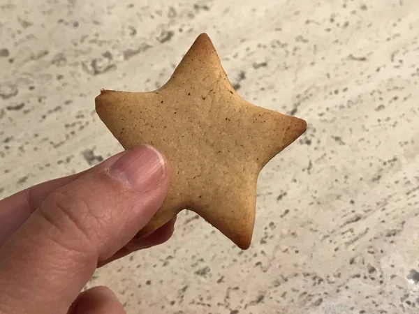 Hand Met Heerlijke Zoete Koekjes Close — Stockfoto