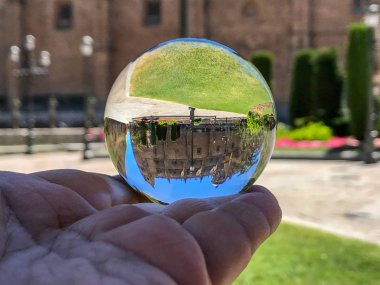 Salamanca, İspanya bir kristal top şehirde yansımaları