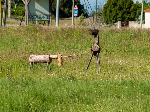 Figurines Bois Cerfs Sur Pelouse — Photo